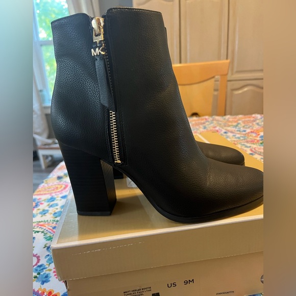 Michael Kors “Britt Bootie”. Size 9 Like new - Picture 1 of 7